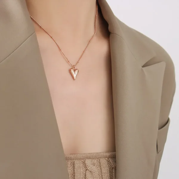Fashionable and minimalist heart-shaped necklace with titanium steel plated 18K real gold necklace